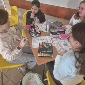 2b  pracuje ze słodkim arbuzem