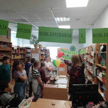 DZIEŃ BIBLIOTEKARZA